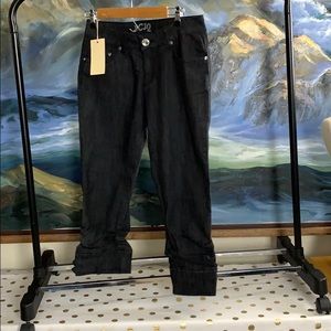 NWT jcjq black Capris size 11